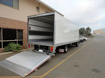 Removal truck with hydraulic tail lift